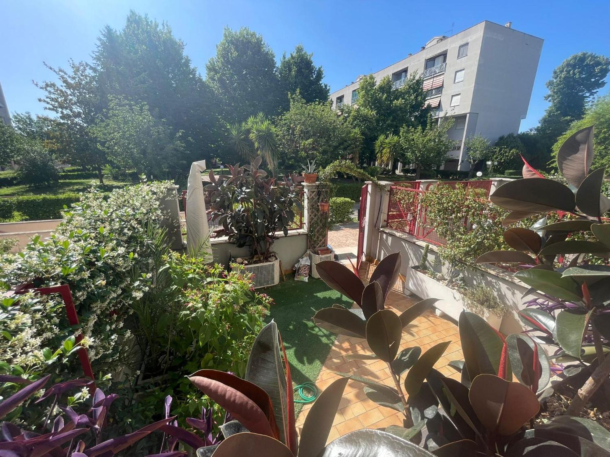 Intero Appartamento Con Giardino E Parcheggio Rome Exterior photo
